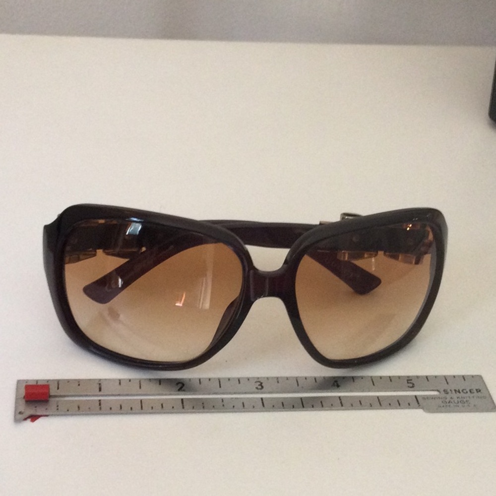 GUCCI Elegant Brown Sunglasses